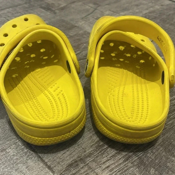 Unisex Crocs - Clogs/Sandals - Yellow - Size M5/W7 - Good Used Condition!! - Picture 8 of 9